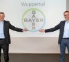 Dr. Holger Weintritt hat seinen Nachfolger Dr. Timo Fleßner offiziell als Leiter des in Bayer-Standorts Wuppertal begrüßt.