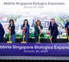 Mitarbeitende von Abbvie beim Spatenstich für eine Werkserweiterung in Singapur; Biologika, small molecules, Biopharmazeutika, Asien